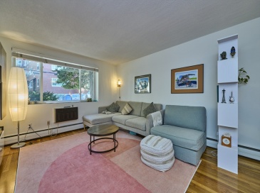 50 Green St, Brookline, Massachusetts, 1 Bedroom Bedrooms, 3 Rooms Rooms,1 BathroomBathrooms,Residential Lease,For Rent,Green St,73442544