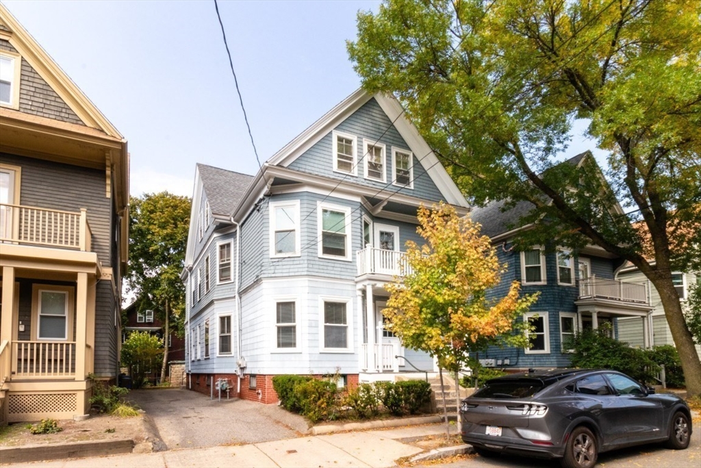 16 Willow Ave, Somerville, Massachusetts, 7 Bedrooms Bedrooms, 13 Rooms Rooms,2 BathroomsBathrooms,Residential Income,For Sale,Willow Ave,73435316