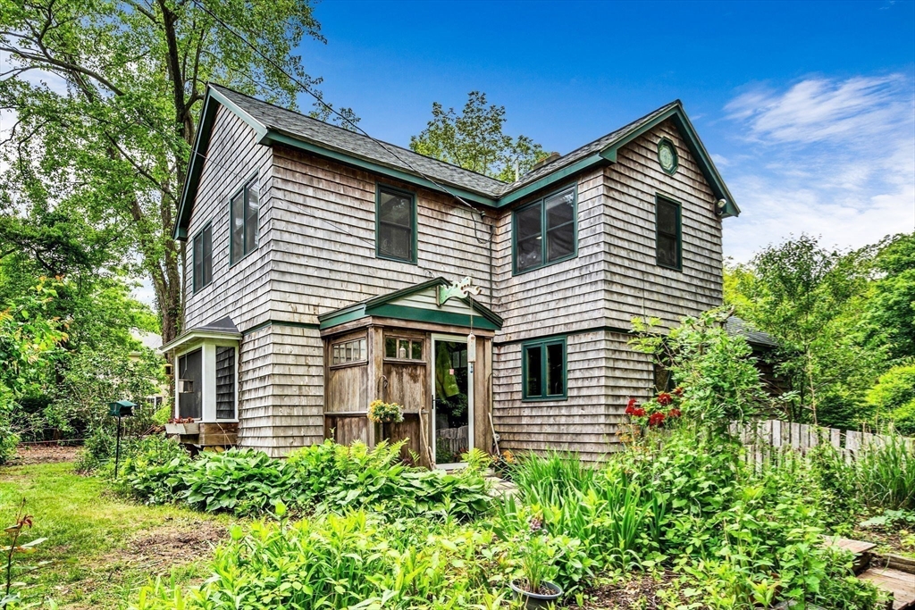 6 Forest Grove Ave, Norfolk, Massachusetts, 3 Bedrooms Bedrooms, 7 Rooms Rooms,1.5 BathroomsBathrooms,Residential,For Sale,Forest Grove Ave,73380935