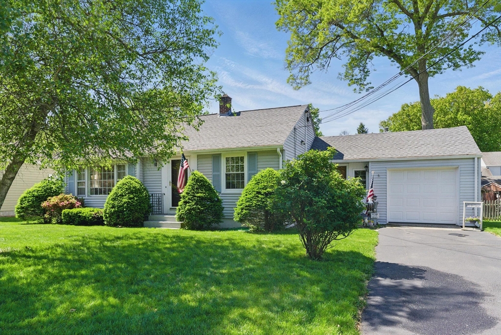 31 Fallston St, Springfield, Massachusetts, 2 Bedrooms Bedrooms, 5 Rooms Rooms,1 BathroomBathrooms,Residential,For Sale,Fallston St,73380277