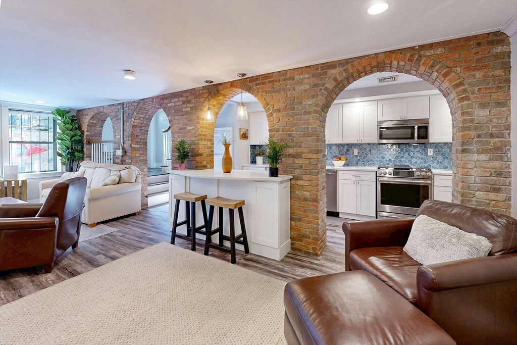 455 Massachusetts Ave, Boston, Massachusetts, 2 Bedrooms Bedrooms, 4 Rooms Rooms,2.5 BathroomsBathrooms,Residential,For Sale,Massachusetts Ave,73411853