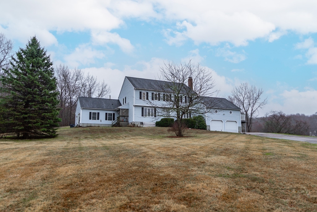 14 Carpenter Hill Rd, Mendon, Massachusetts, 2 Bedrooms Bedrooms, 6 Rooms Rooms,1.5 BathroomsBathrooms,Residential,For Sale,Carpenter Hill Rd,73359614