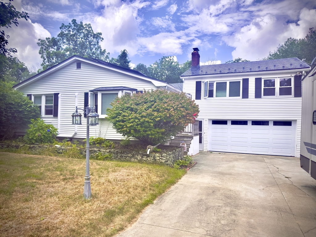 223 Laurel St, East Bridgewater, Massachusetts, 4 Bedrooms Bedrooms, 8 Rooms Rooms,3 BathroomsBathrooms,Residential,For Sale,Laurel St,73421678