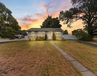 65 Hoyt St, Warwick, Rhode Island, 3 Bedrooms Bedrooms, 5 Rooms Rooms,1 BathroomBathrooms,Residential,For Sale,Hoyt St,73428418