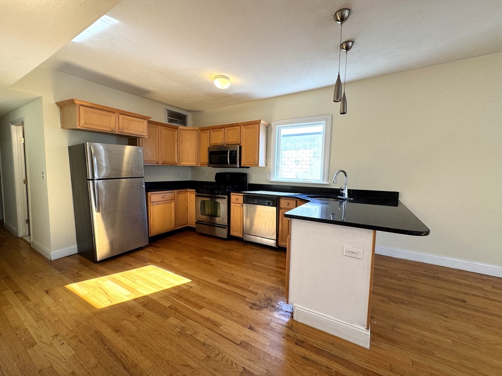 11 Brighton Street, Boston, Massachusetts, 2 Bedrooms Bedrooms, 5 Rooms Rooms,2 BathroomsBathrooms,Residential Lease,For Rent,Brighton Street,73434190
