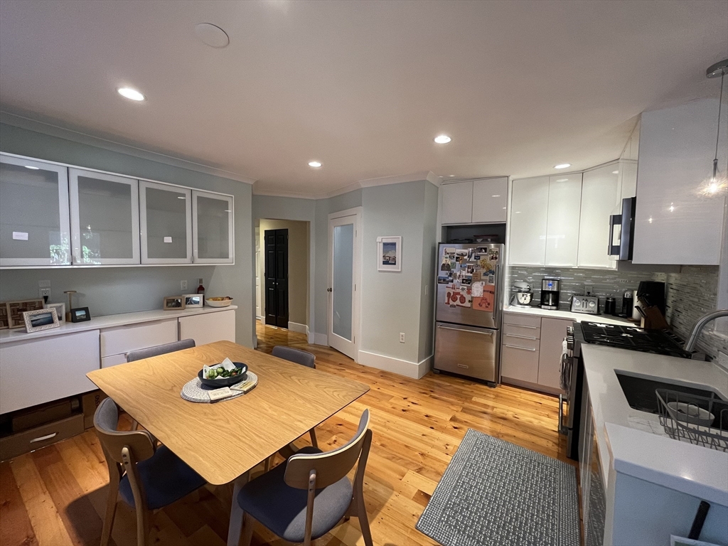 29 Regent, Cambridge, Massachusetts, 2 Bedrooms Bedrooms, 4 Rooms Rooms,1 BathroomBathrooms,Residential Lease,For Rent,Regent,73428678