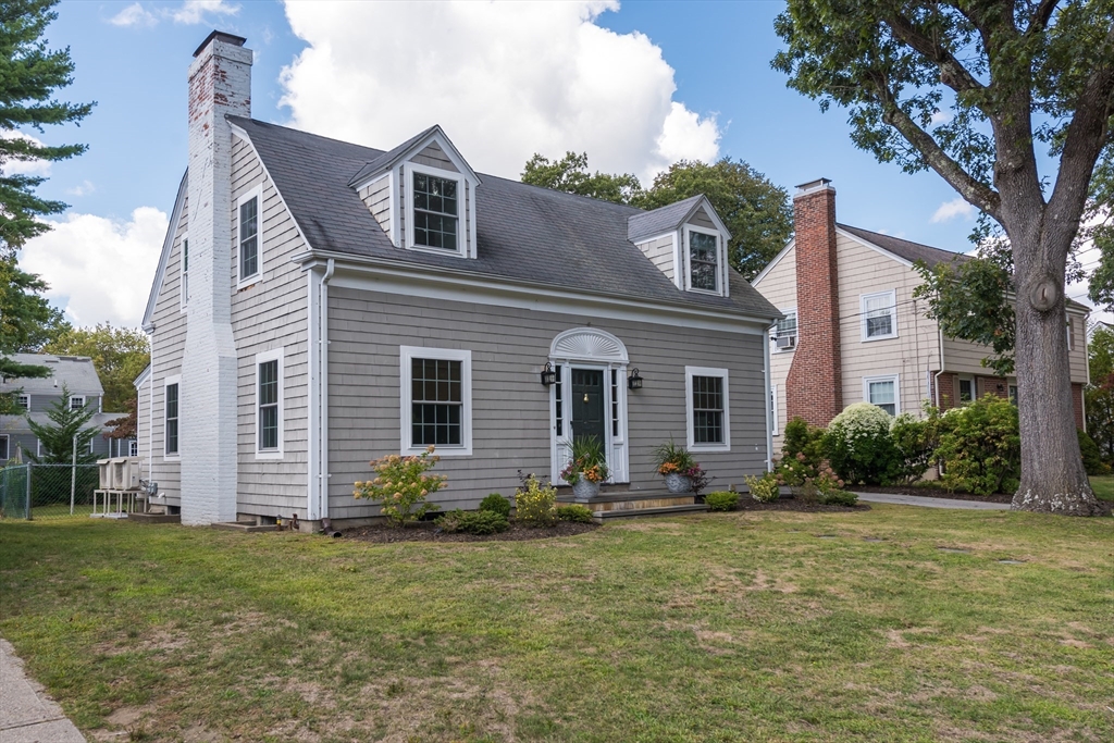 27 Gertrude Ave, East Providence, Rhode Island, 3 Bedrooms Bedrooms, 8 Rooms Rooms,1.5 BathroomsBathrooms,Residential,For Sale,Gertrude Ave,73432035