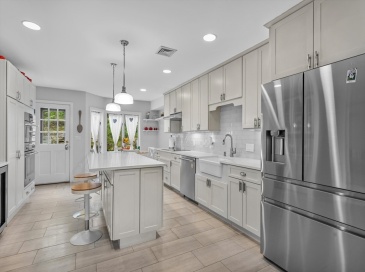 4 Benjamin Pl, Brookline, Massachusetts, 3 Bedrooms Bedrooms, 7 Rooms Rooms,2.5 BathroomsBathrooms,Residential,For Sale,Benjamin Pl,73389194