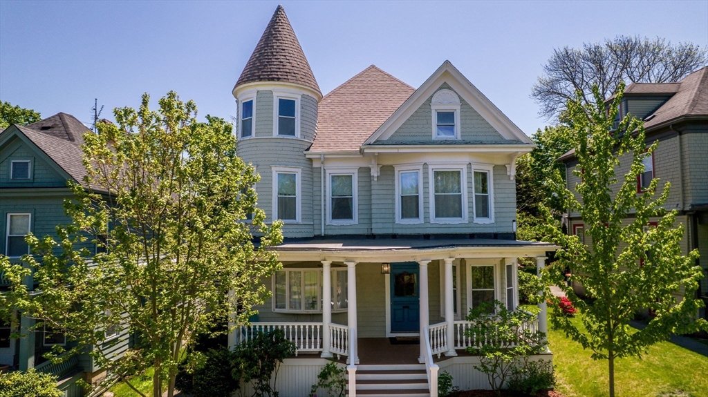 42 Pearl St., New Bedford, Massachusetts, 5 Bedrooms Bedrooms, 15 Rooms Rooms,3 BathroomsBathrooms,Residential,For Sale,Pearl St.,73374947