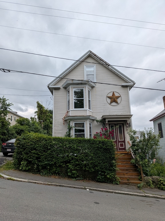 15 10th, Lowell, Massachusetts, 4 Bedrooms Bedrooms, 10 Rooms Rooms,2 BathroomsBathrooms,Residential Income,For Sale,10th,73393442