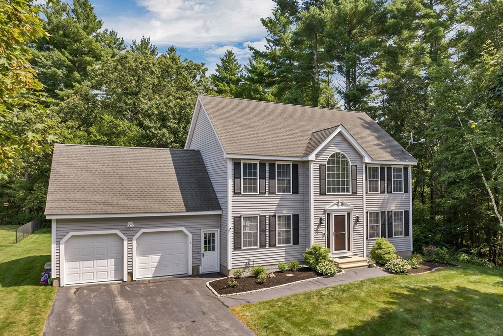 4 Sunblaze, Nashua, New Hampshire, 4 Bedrooms Bedrooms, 8 Rooms Rooms,3.5 BathroomsBathrooms,Residential,For Sale,Sunblaze,73418770