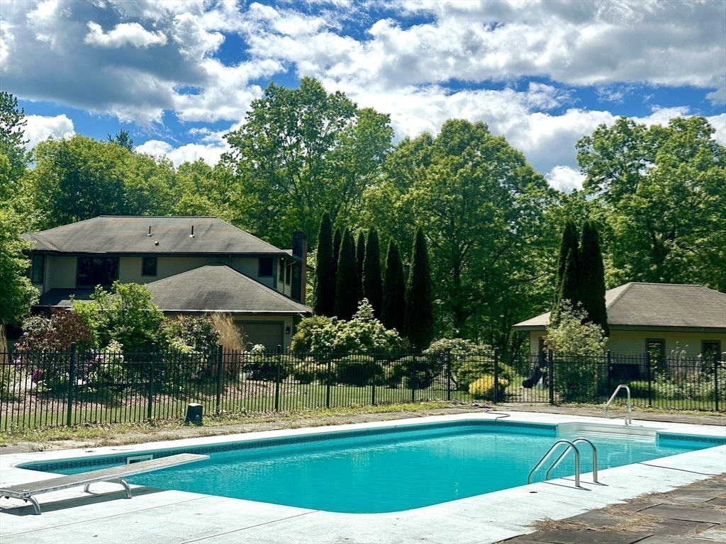 201 Main Street, Williamsburg, Massachusetts, 4 Bedrooms Bedrooms, 10 Rooms Rooms,3.5 BathroomsBathrooms,Residential,For Sale,Main Street,73381220