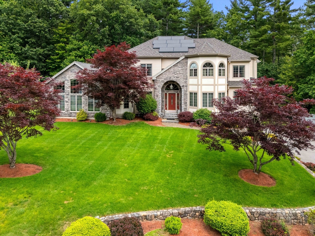 16 Woodberry Way, Dracut, Massachusetts, 4 Bedrooms Bedrooms, 10 Rooms Rooms,5.5 BathroomsBathrooms,Residential,For Sale,Woodberry Way,73401343