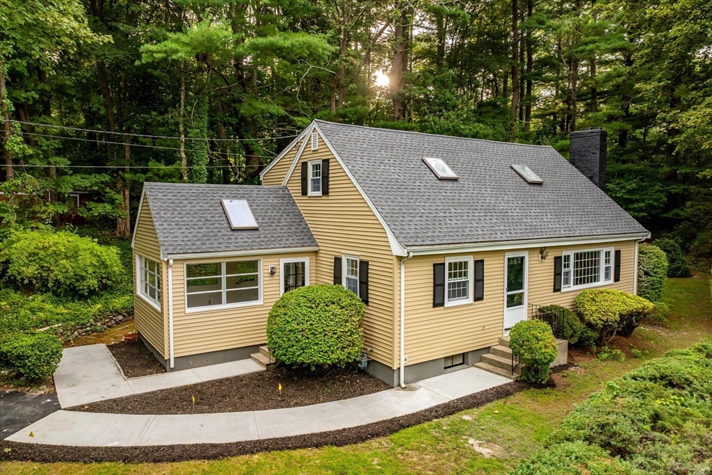 34 Carleton Rd, Hingham, Massachusetts, 3 Bedrooms Bedrooms, 5 Rooms Rooms,2 BathroomsBathrooms,Residential,For Sale,Carleton Rd,73432930