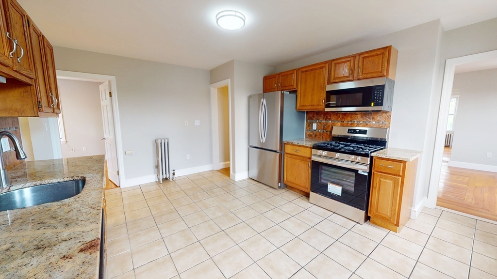 214 Fellsway West, Medford, Massachusetts, 3 Bedrooms Bedrooms, 6 Rooms Rooms,1 BathroomBathrooms,Residential Lease,For Rent,Fellsway West,73420863