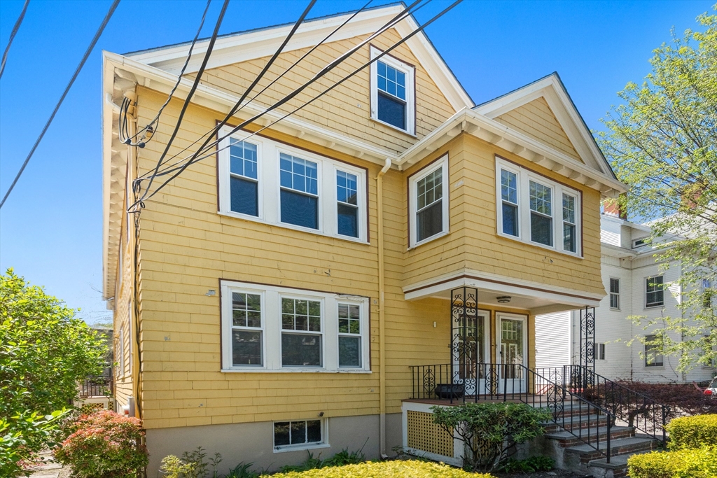 9 Searle Ave, Brookline, Massachusetts, 5 Bedrooms Bedrooms, 11 Rooms Rooms,2 BathroomsBathrooms,Residential Income,For Sale,Searle Ave,73368621