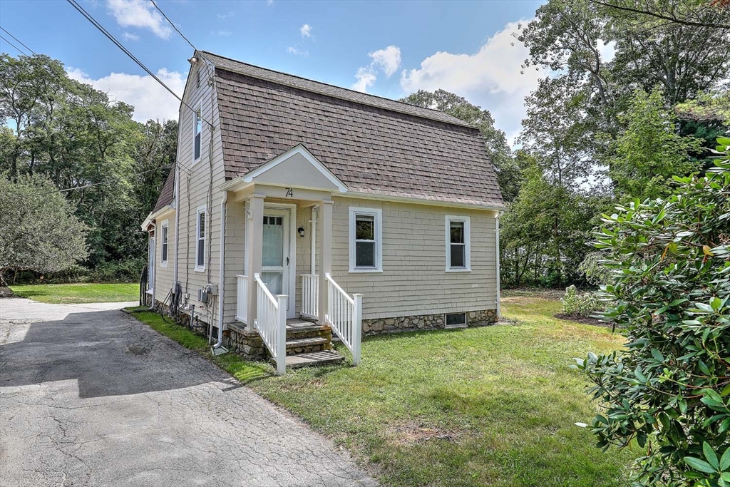 74 Crandall Rd, Tiverton, Rhode Island, 3 Bedrooms Bedrooms, 6 Rooms Rooms,1 BathroomBathrooms,Residential,For Sale,Crandall Rd,73430239