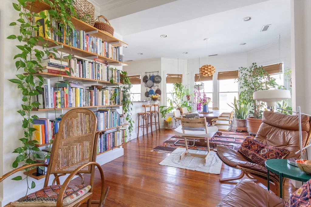 24 Lexington, Boston, Massachusetts, 2 Bedrooms Bedrooms, 5 Rooms Rooms,2 BathroomsBathrooms,Residential Lease,For Rent,Lexington,73440216