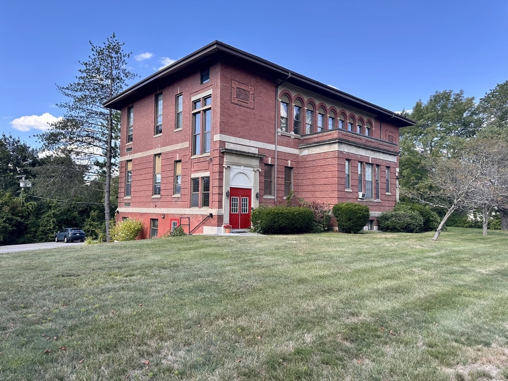 1098 Stafford St, Leicester, Massachusetts, 2 Bedrooms Bedrooms, 5 Rooms Rooms,2 BathroomsBathrooms,Residential,For Sale,Stafford St,73426612