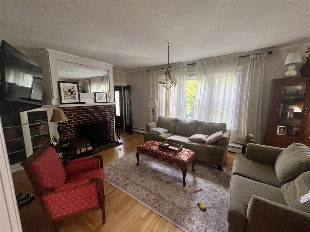 34 Morningside Rd, Worcester, Massachusetts, 6 Bedrooms Bedrooms, 14 Rooms Rooms,2 BathroomsBathrooms,Residential Income,For Sale,Morningside Rd,73407469