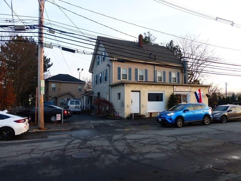 192-196 Willow St, Waltham, Massachusetts, 5 Bedrooms Bedrooms, 14 Rooms Rooms,4 BathroomsBathrooms,Residential Income,For Sale,Willow St,73380120