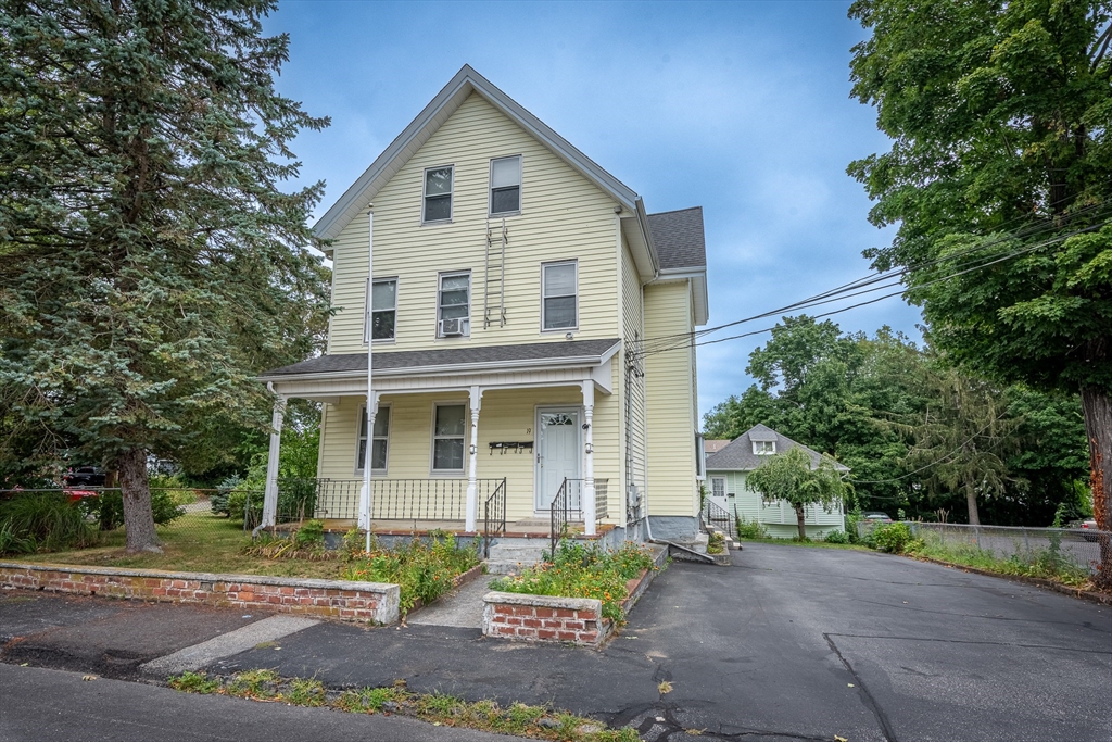 19 Pine St, Taunton, Massachusetts, 8 Bedrooms Bedrooms, 20 Rooms Rooms,3.5 BathroomsBathrooms,Residential Income,For Sale,Pine St,73418970