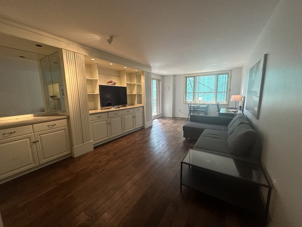 10 Rogers Street, Cambridge, Massachusetts, 1 Bedroom Bedrooms, 2 Rooms Rooms,1 BathroomBathrooms,Residential Lease,For Rent,Rogers Street,73436949