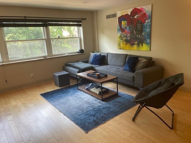 1600 Beacon Street, Brookline, Massachusetts, 1 Bedroom Bedrooms, 3 Rooms Rooms,1 BathroomBathrooms,Residential Lease,For Rent,Beacon Street,73412785