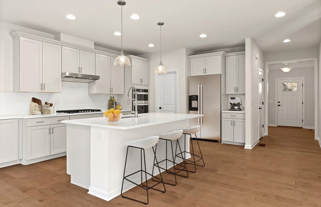 1 Lloyd Circle, Norton, Massachusetts, 5 Bedrooms Bedrooms, 10 Rooms Rooms,3 BathroomsBathrooms,Residential,For Sale,Lloyd Circle,73409010