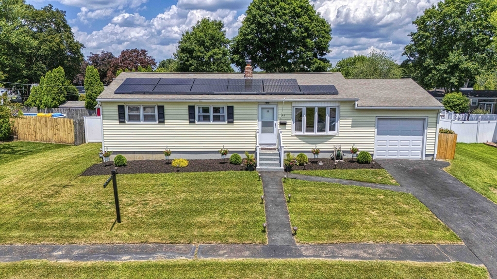98 Quail Hollow Rd, Cranston, Rhode Island, 3 Bedrooms Bedrooms, 5 Rooms Rooms,1 BathroomBathrooms,Residential,For Sale,Quail Hollow Rd,73403358