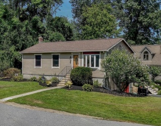 2 W Second Street, Sutton, Massachusetts, 3 Bedrooms Bedrooms, 5 Rooms Rooms,1.5 BathroomsBathrooms,Residential,For Sale,W Second Street,73417103