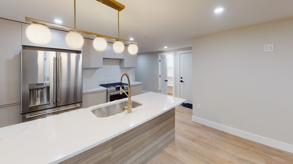 93 Williston Rd, Boston, Massachusetts, 3 Bedrooms Bedrooms, 6 Rooms Rooms,2 BathroomsBathrooms,Residential Lease,For Rent,Williston Rd,73328228