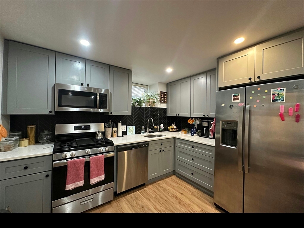 41 Long Ave, Boston, Massachusetts, 2 Bedrooms Bedrooms, 4 Rooms Rooms,1 BathroomBathrooms,Residential Lease,For Rent,Long Ave,73336936