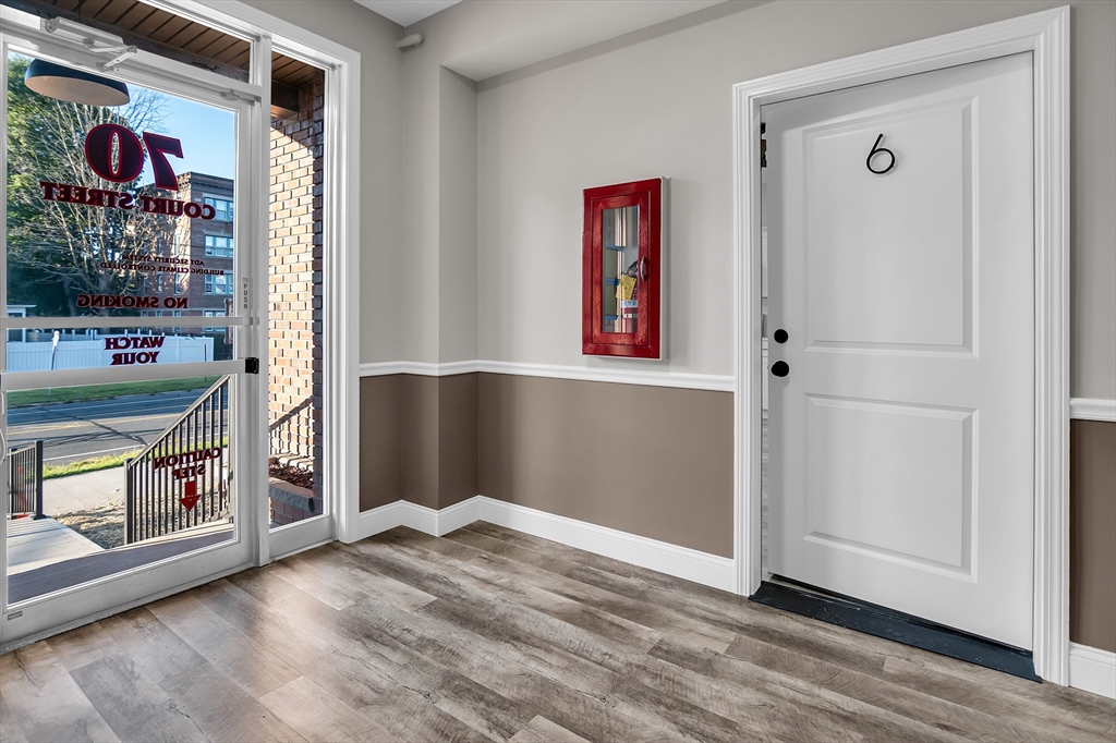 70 Court Street, Westfield, Massachusetts, 2 Bedrooms Bedrooms, 4 Rooms Rooms,1 BathroomBathrooms,Residential Lease,For Rent,Court Street,73423801