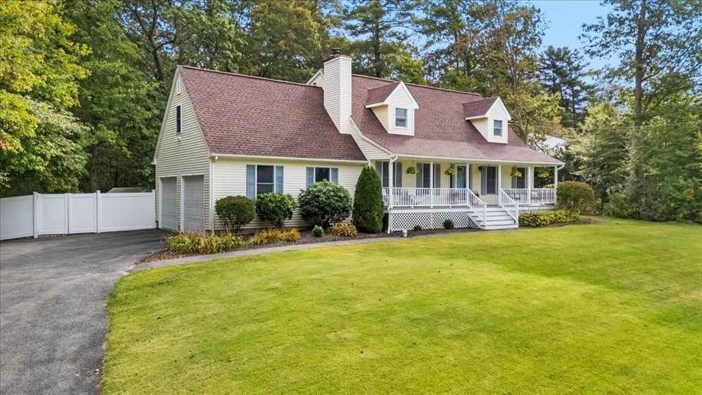 51 Swan Dr, Taunton, Massachusetts, 3 Bedrooms Bedrooms, 7 Rooms Rooms,2 BathroomsBathrooms,Residential,For Sale,Swan Dr,73435456