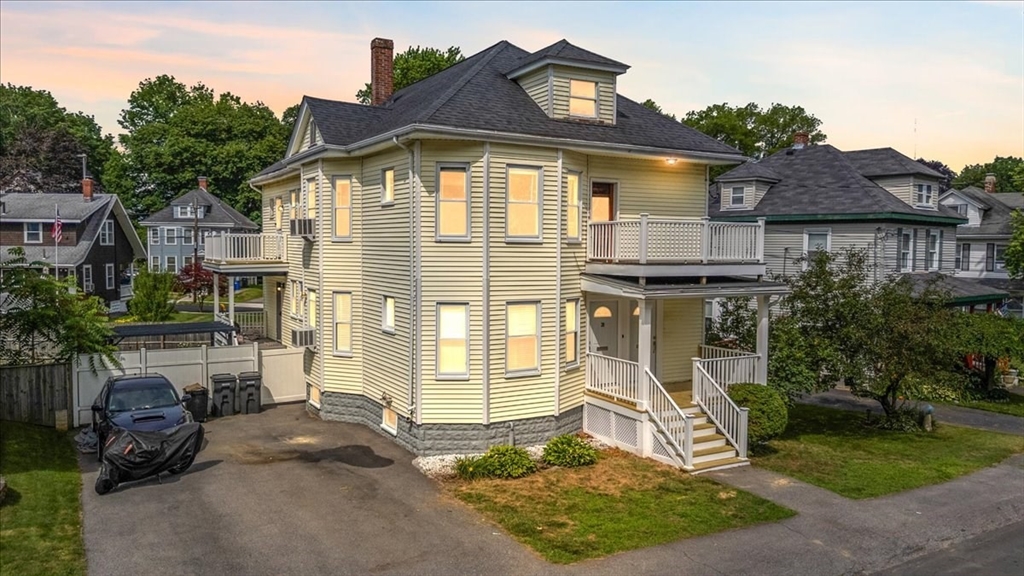 20-22 Blossom, Haverhill, Massachusetts, 6 Bedrooms Bedrooms, 12 Rooms Rooms,2 BathroomsBathrooms,Residential Income,For Sale,Blossom,73404034