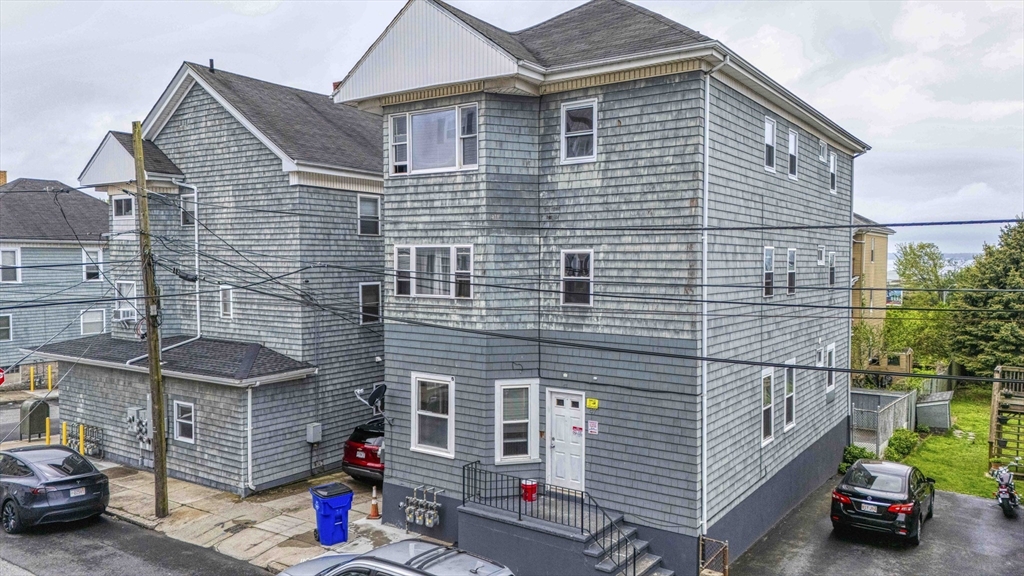 47 Mulberry St, Fall River, Massachusetts, 12 Bedrooms Bedrooms, 24 Rooms Rooms,3 BathroomsBathrooms,Residential Income,For Sale,Mulberry St,73370332