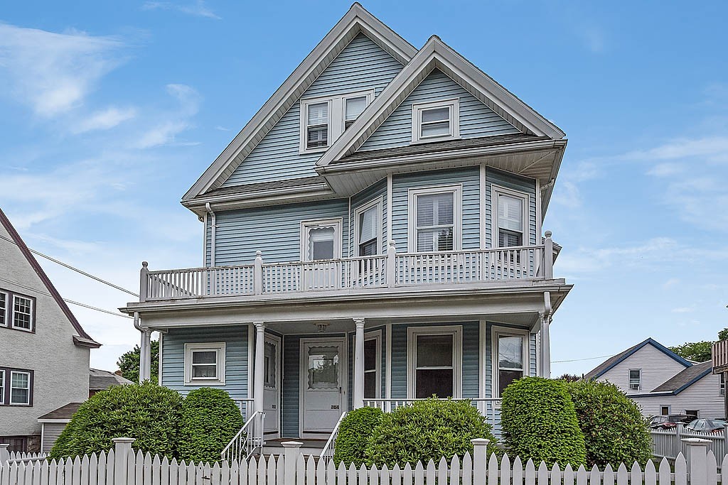 204 Franklin, Melrose, Massachusetts, 3 Bedrooms Bedrooms, 9 Rooms Rooms,3 BathroomsBathrooms,Residential Lease,For Rent,Franklin,73425117