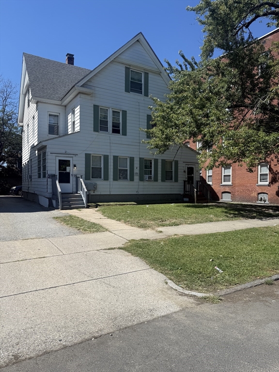 70-72 Sorrento St, Springfield, Massachusetts, 6 Bedrooms Bedrooms, 13 Rooms Rooms,2 BathroomsBathrooms,Residential Income,For Sale,Sorrento St,73430852