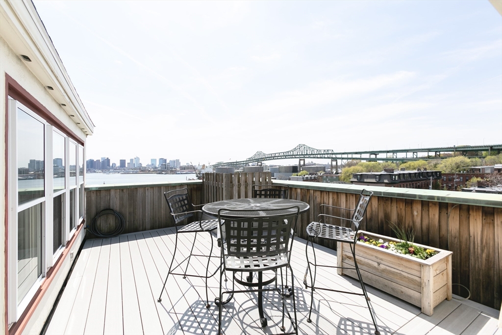 37 Winnisimmet St, Chelsea, Massachusetts, 1 Bedroom Bedrooms, 4 Rooms Rooms,1.5 BathroomsBathrooms,Residential Lease,For Rent,Winnisimmet St,73434064