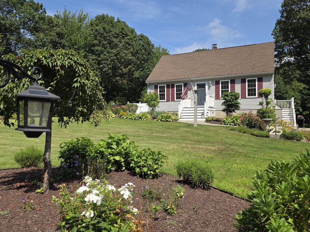 25 Fairbanks Ct, Douglas, Massachusetts, 3 Bedrooms Bedrooms, 8 Rooms Rooms,2 BathroomsBathrooms,Residential,For Sale,Fairbanks Ct,73418844