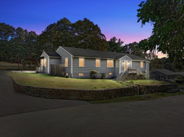 11-13 Malquinn Dr, Hopedale, Massachusetts, 5 Bedrooms Bedrooms, 9 Rooms Rooms,2 BathroomsBathrooms,Residential Income,For Sale,Malquinn Dr,73435402