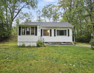 61 Old Broad Street, Holden, Massachusetts, 2 Bedrooms Bedrooms, 4 Rooms Rooms,1 BathroomBathrooms,Residential,For Sale,Old Broad Street,73436203