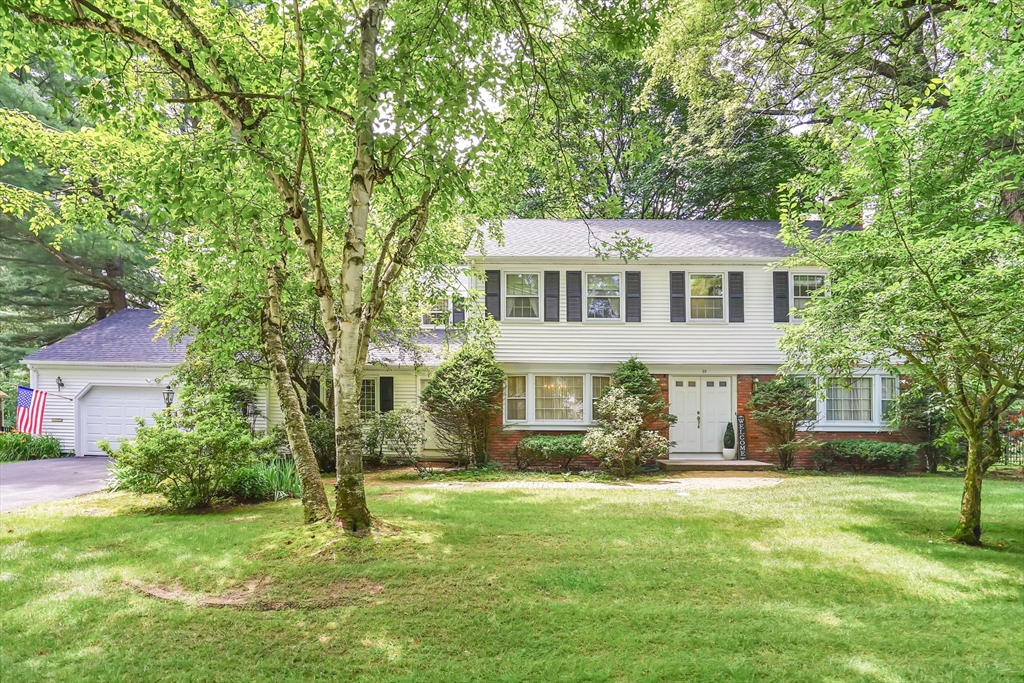 59 Lawrence Dr, Longmeadow, Massachusetts, 4 Bedrooms Bedrooms, 8 Rooms Rooms,3.5 BathroomsBathrooms,Residential,For Sale,Lawrence Dr,73404342