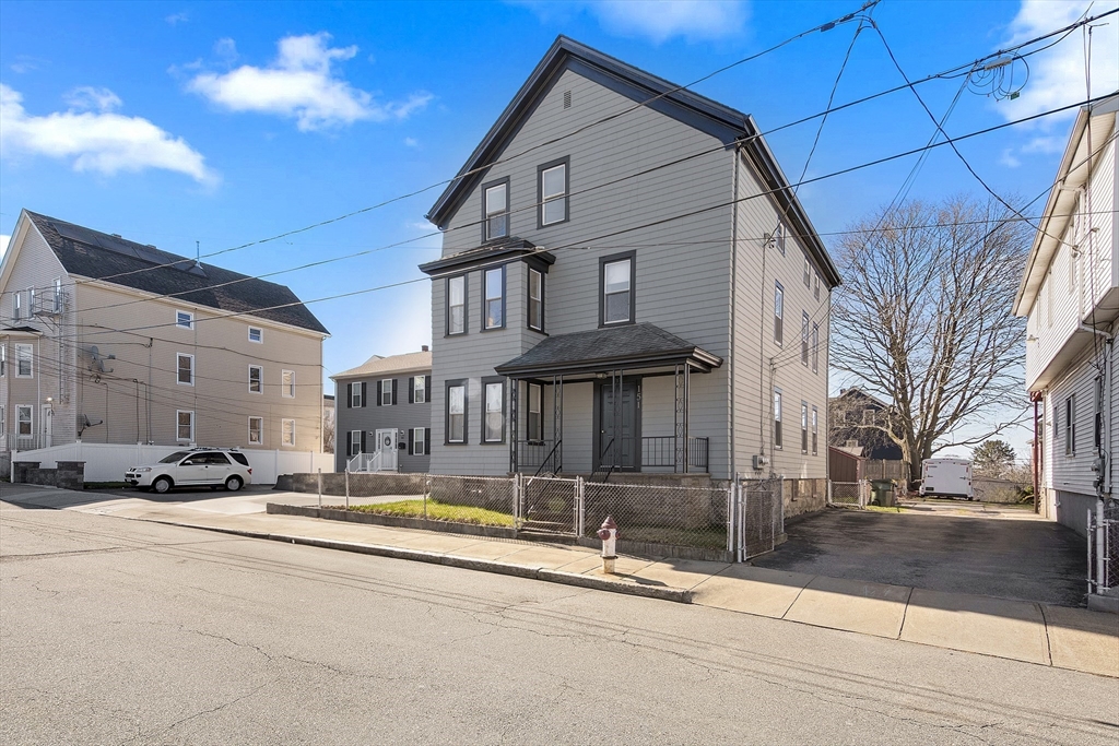 151 Winthrop St, Fall River, Massachusetts, 8 Bedrooms Bedrooms, 15 Rooms Rooms,3 BathroomsBathrooms,Residential Income,For Sale,Winthrop St,73389542