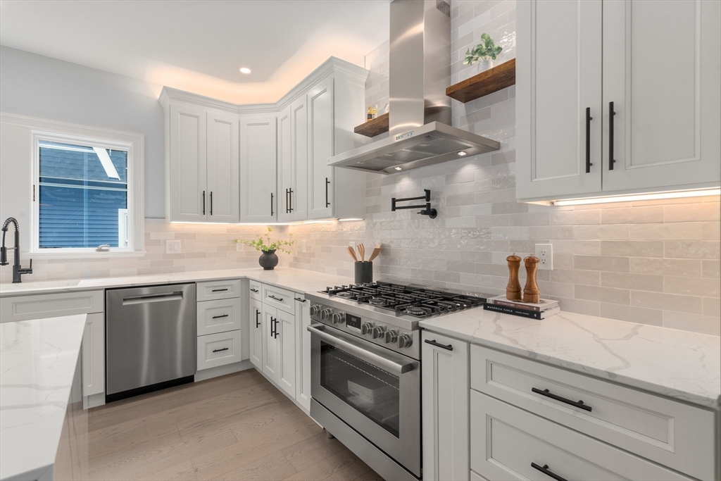 67 Pine St., Dedham, Massachusetts, 5 Bedrooms Bedrooms, 9 Rooms Rooms,3.5 BathroomsBathrooms,Residential,For Sale,Pine St.,73372740