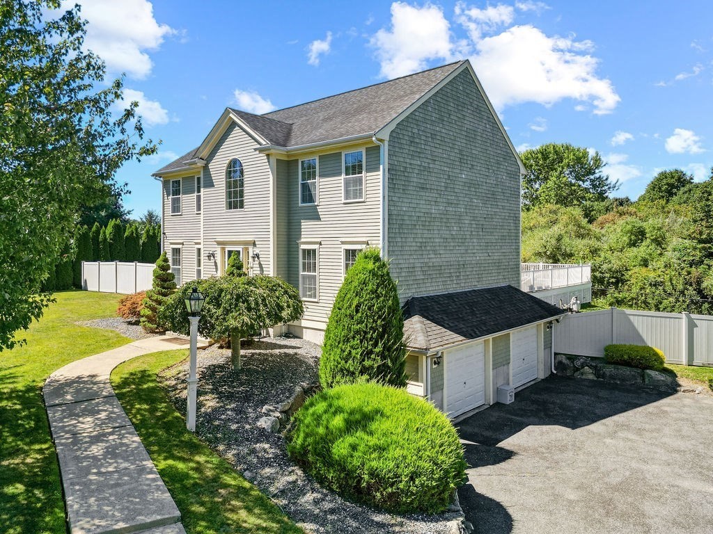 2060 Manomet Ave, Dighton, Massachusetts, 3 Bedrooms Bedrooms, 7 Rooms Rooms,2.5 BathroomsBathrooms,Residential,For Sale,Manomet Ave,73422092