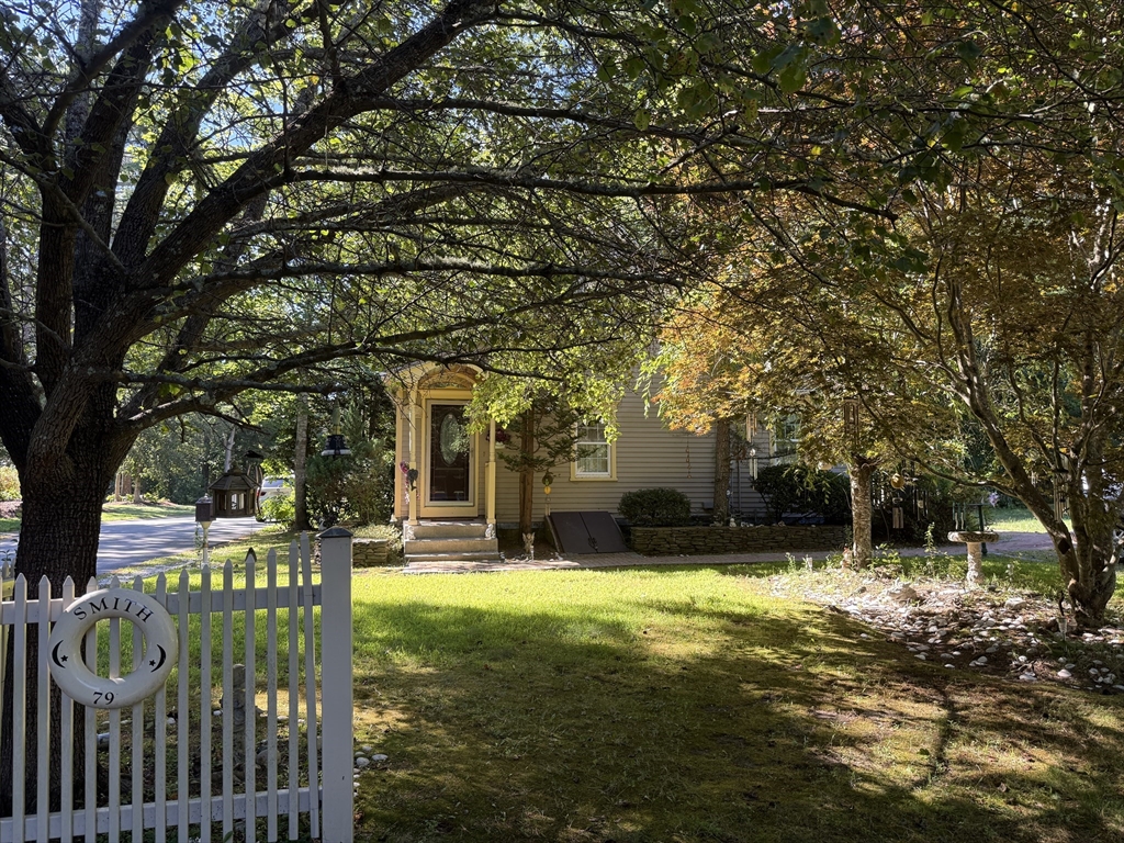 79 Center St, Westport, Massachusetts, 1 Bedroom Bedrooms, 4 Rooms Rooms,1 BathroomBathrooms,Residential,For Sale,Center St,73422702