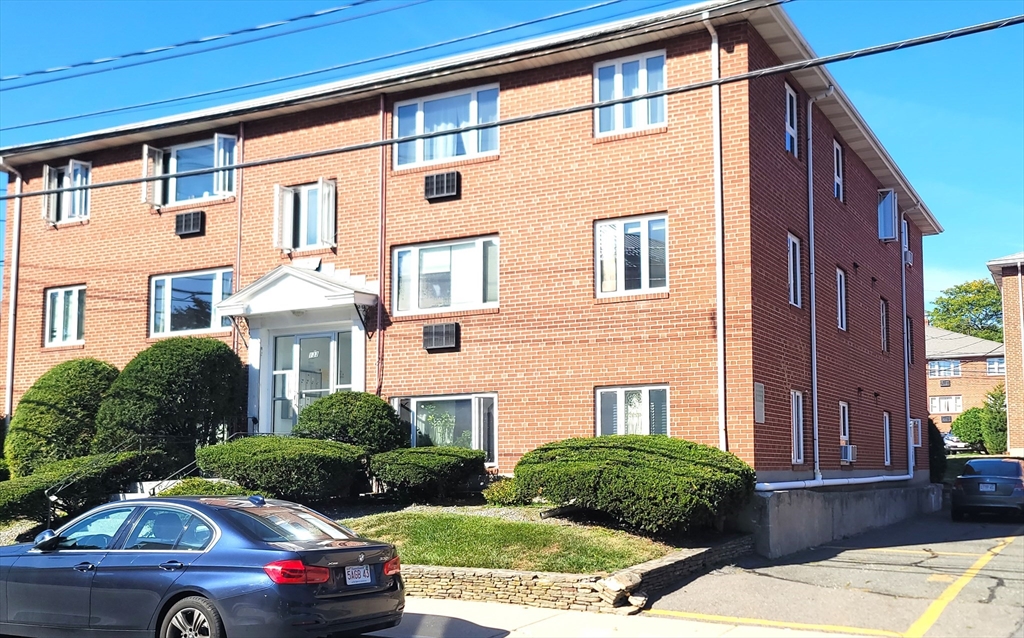 133 Warren Street, Watertown, Massachusetts, 2 Bedrooms Bedrooms, 4 Rooms Rooms,1 BathroomBathrooms,Residential Lease,For Rent,Warren Street,73434844