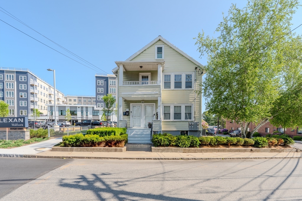 69-71 Pond Street, Waltham, Massachusetts, 5 Bedrooms Bedrooms, 12 Rooms Rooms,3 BathroomsBathrooms,Residential Income,For Sale,Pond Street,73431970